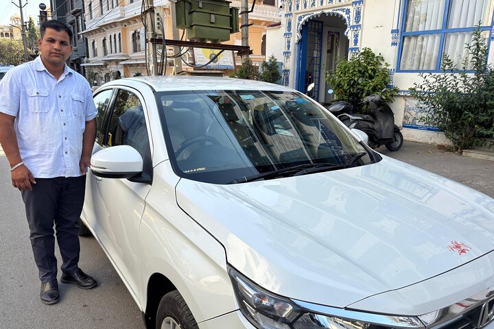 Varanasi Hotels to Varanasi Airport drop: Private Transfers