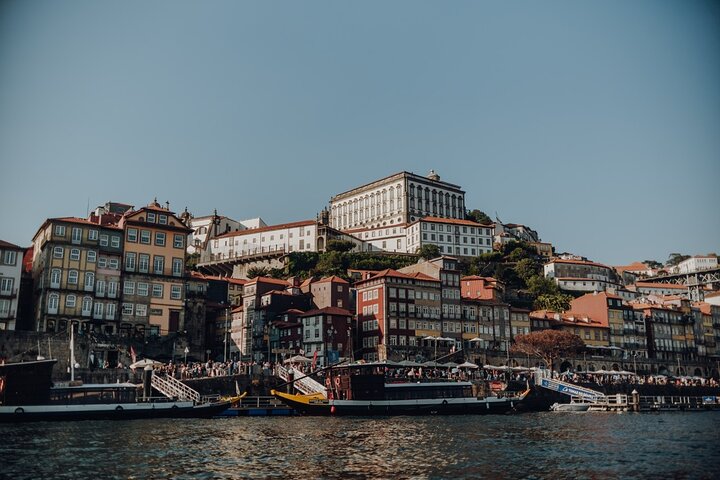 Porto: Douro Small Group Boat Cruise with Port Wine and Snacks