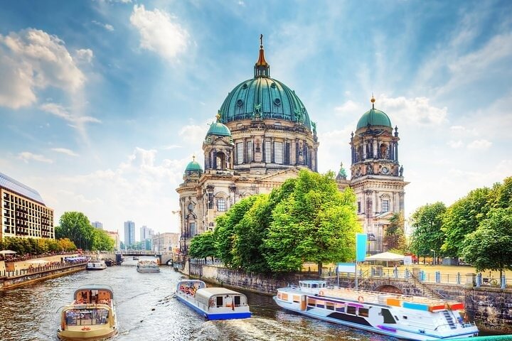 Berlin Made Simple: Stress-Free Tour from Warnemunde Cruise Port