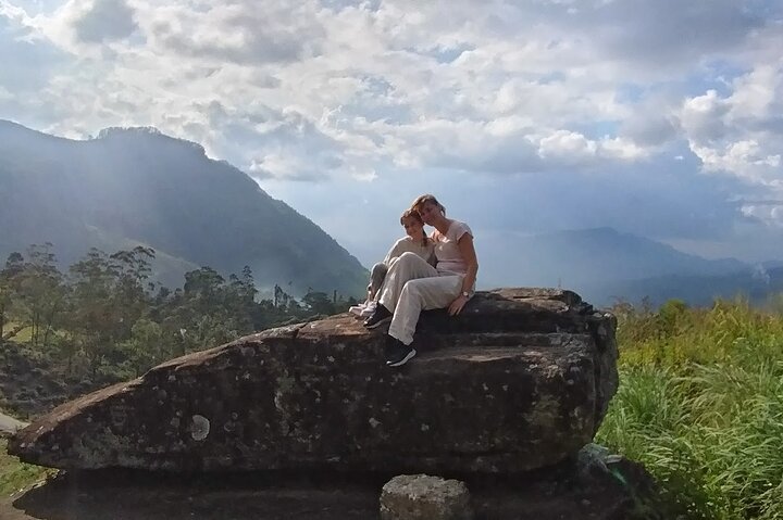 Kandy to Nuwara Eliya Private Day Tour: Tea Factory& Gregory Lake