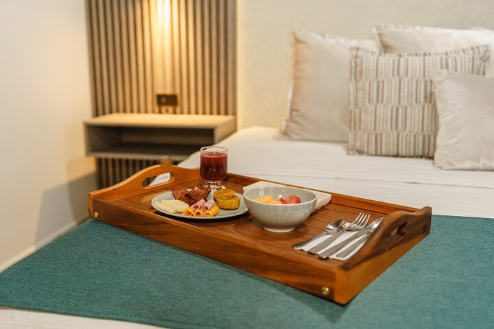 Galapagos First Class 5 Day Package with Yacht Day Tours