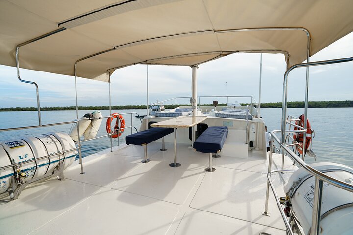 Galapagos First Class 5 Day Package with Yacht Day Tours