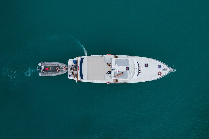Galapagos First Class 5 Day Package with Yacht Day Tours