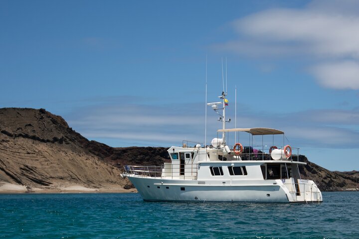 Galapagos First Class 5 Day Package with Yacht Day Tours