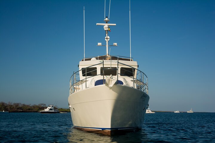 Galapagos First Class 5 Day Package with Yacht Day Tours