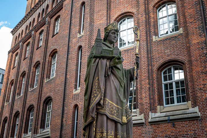 Hamburg Historic Old Town and WW2 Walking Tour in Small Group