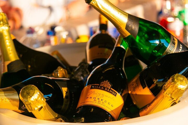 Budapest Sip and Sail Danube Cruise with Unlimited Prosecco