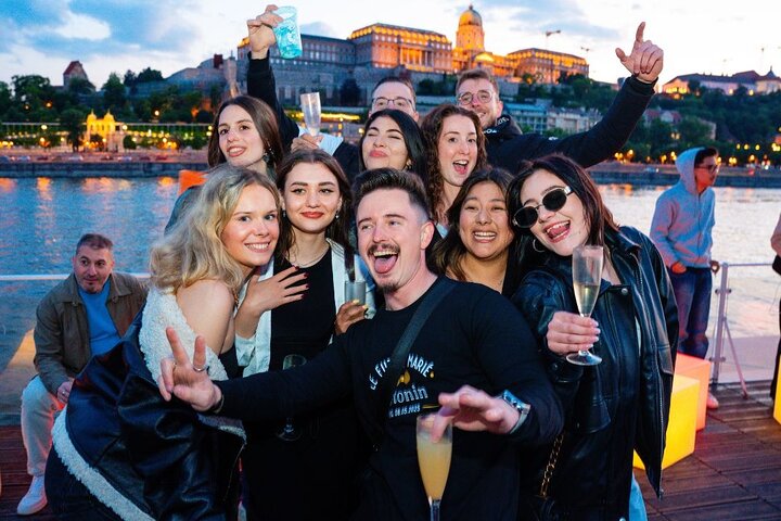 Budapest Sip and Sail Danube Cruise with Unlimited Prosecco