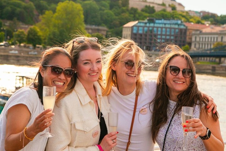 Budapest Sip and Sail Danube Cruise with Unlimited Prosecco