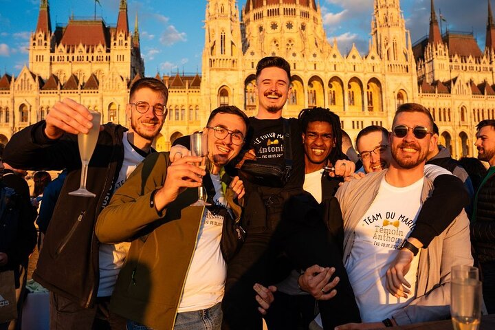 Budapest Sip and Sail Danube Cruise with Unlimited Prosecco