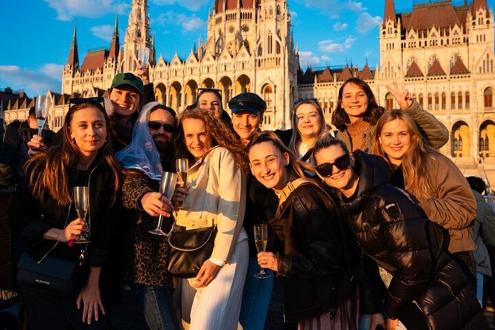 Budapest Sip and Sail Danube Cruise with Unlimited Prosecco