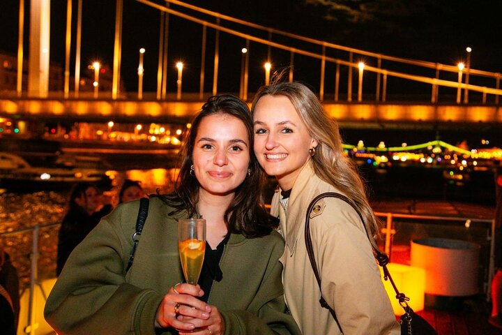Budapest Sip and Sail Danube Cruise with Unlimited Prosecco