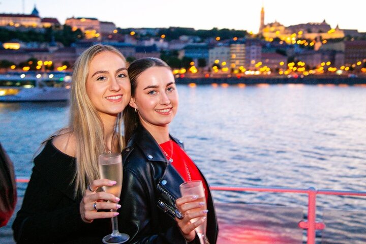 Budapest Sip and Sail Danube Cruise with Unlimited Prosecco