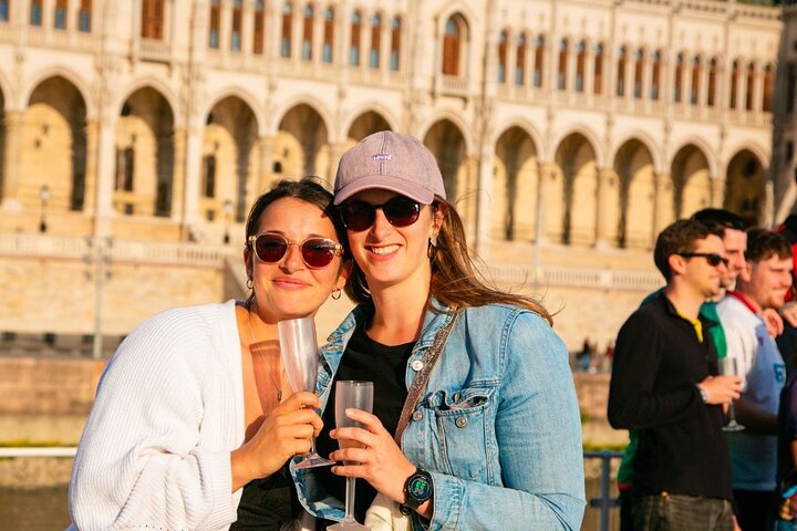 Budapest Sip and Sail Danube Cruise with Unlimited Prosecco