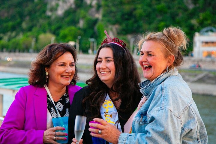 Budapest Sip and Sail Danube Cruise with Unlimited Prosecco