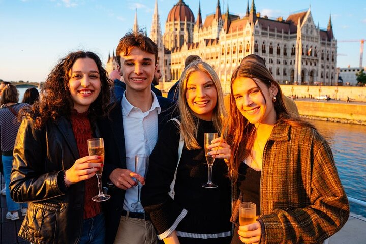Budapest Sip and Sail Danube Cruise with Unlimited Prosecco