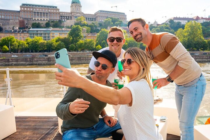 Budapest Sip and Sail Danube Cruise with Unlimited Prosecco