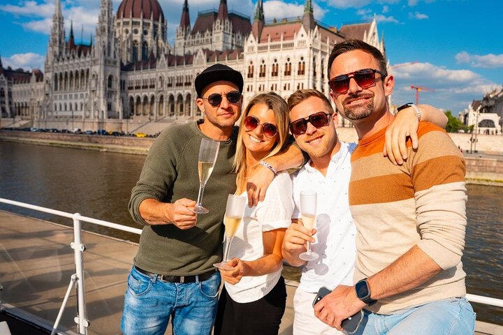 Budapest Sip and Sail Danube Cruise with Unlimited Prosecco