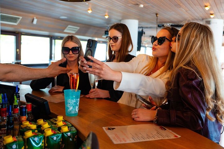 Budapest Sip and Sail Danube Cruise with Unlimited Prosecco