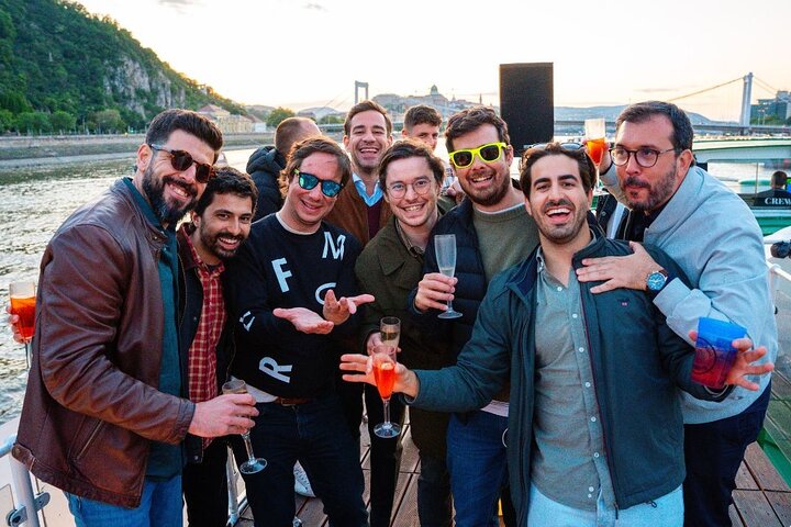 Budapest Sip and Sail Danube Cruise with Unlimited Prosecco