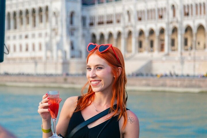 Budapest Sip and Sail Danube Cruise with Unlimited Prosecco