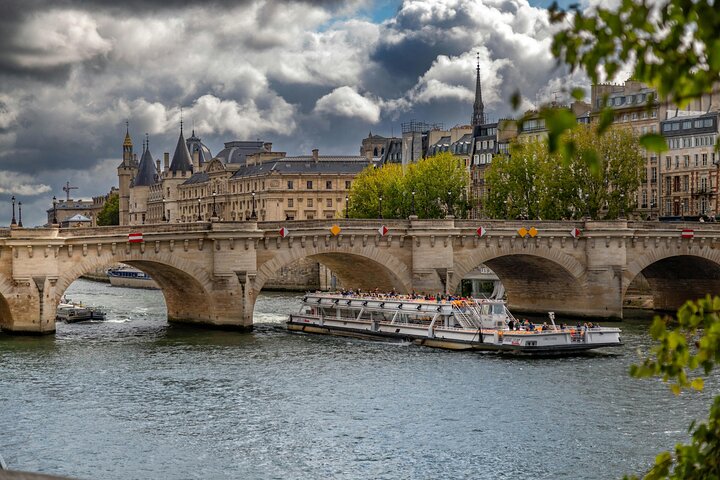 Le Havre to Paris with Boat Cruise & Lunch for First Time Visitor
