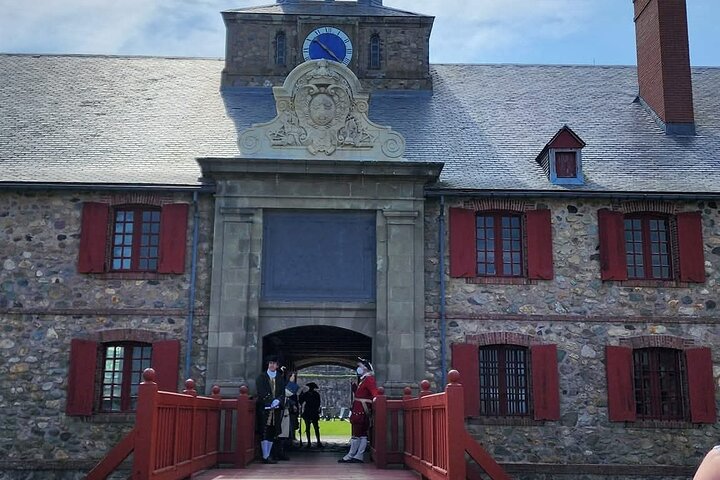 Louisbourg Fortress, Lighthouse & Cliffside Adventure Sydney NS