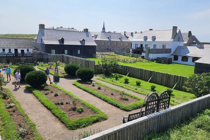 Louisbourg Fortress, Lighthouse & Cliffside Adventure Sydney NS