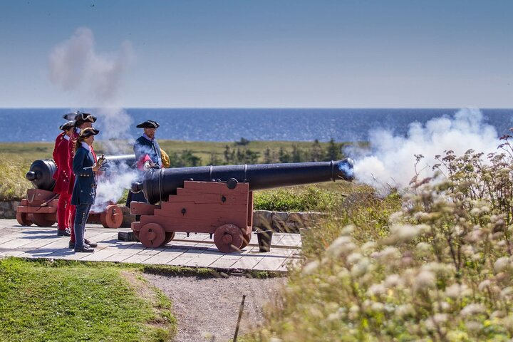 Louisbourg Fortress, Lighthouse & Cliffside Adventure Sydney NS