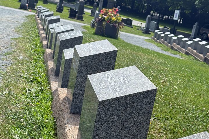 Peggy's Cove, Lunenburg and Titanic Cemetery Full Day Tour