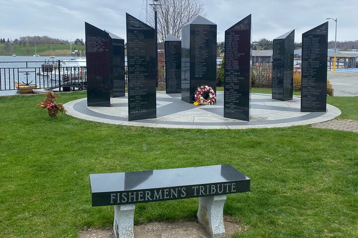 Peggy's Cove, Lunenburg and Titanic Cemetery Full Day Tour