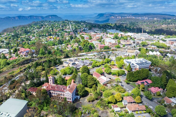 Blue Mountains Day Tour + Zoo & Scenic World Options, Morning Tea