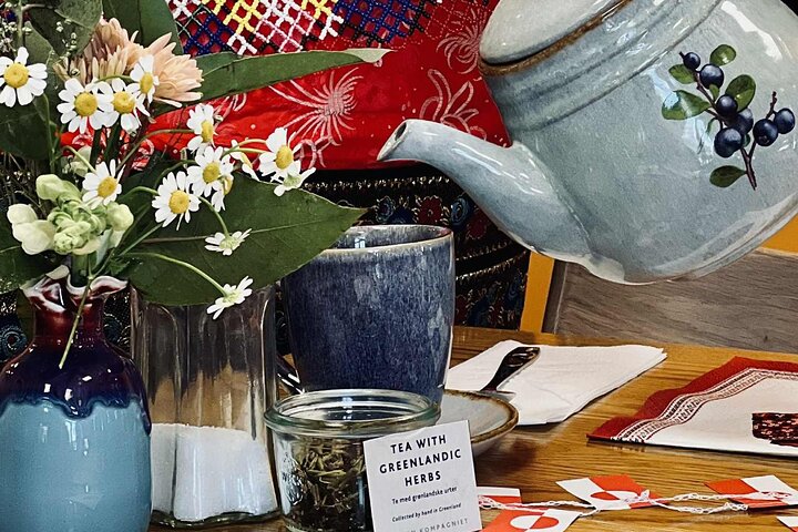 Nuuk Qinngorput Walk & Greenlandic Tea Hygge Experience