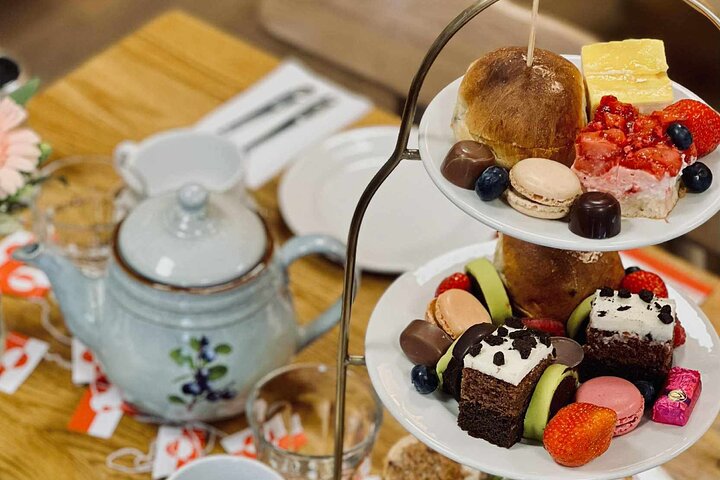 Nuuk Qinngorput Walk & Greenlandic Tea Hygge Experience