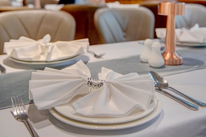 Dubai Marina Luxury Dinner Cruise, Live Shows