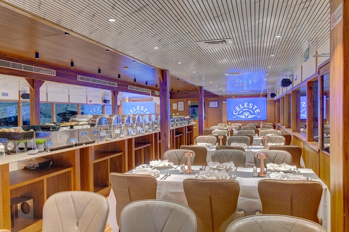 Dubai Marina Luxury Dinner Cruise, Live Shows