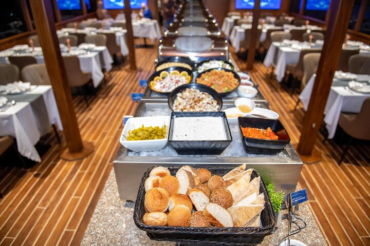 Dubai Marina Luxury Dinner Cruise, Live Shows