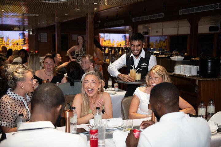 Dubai Marina Luxury Dinner Cruise, Live Shows