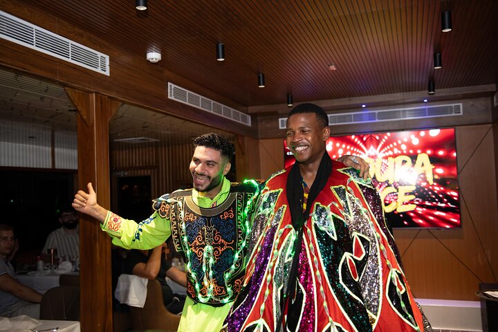 Dubai Marina Luxury Dinner Cruise, Live Shows
