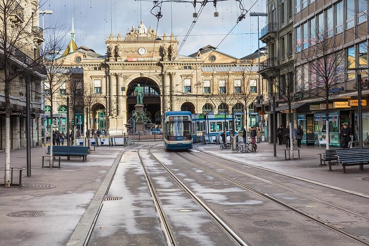 Zurich City Tour with Chocolate Tasting and Lake Cruise
