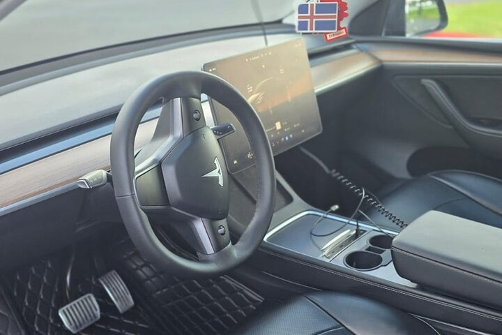 Keflavik Airport: One-way Private Transfer to/from Reykjavik