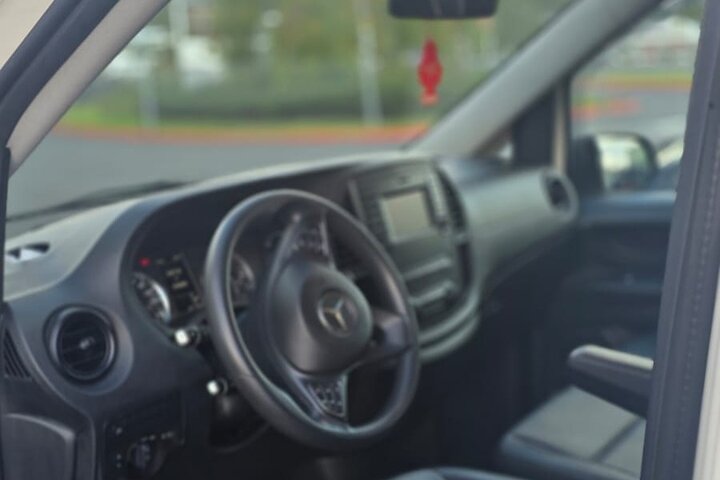 Keflavik Airport: One-way Private Transfer to/from Reykjavik