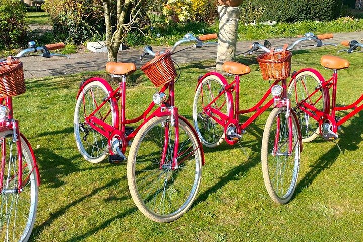 Bruges Guided Retro Biketour: Highlights, Hidden Gems & Tasting