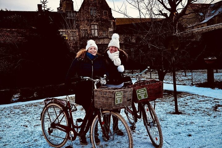 Bruges Guided Retro Biketour: Highlights, Hidden Gems & Tasting