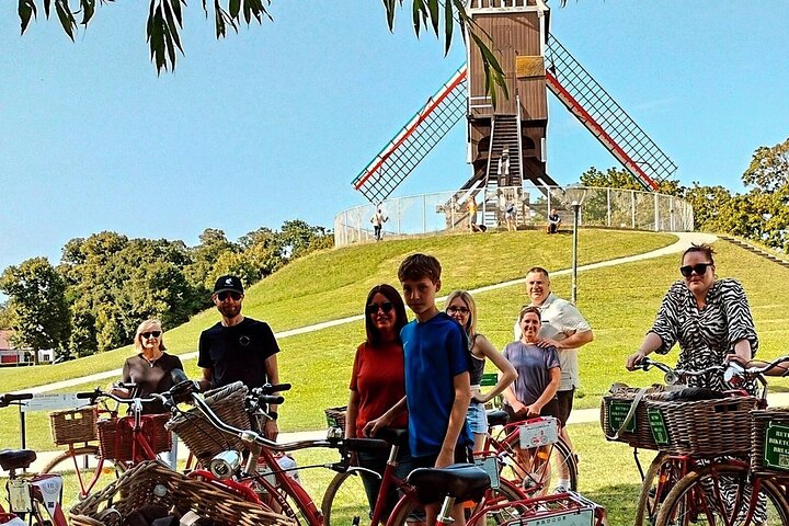 Bruges Guided Retro Biketour: Highlights, Hidden Gems & Tasting