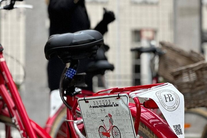 Bruges Guided Retro Biketour: Highlights, Hidden Gems & Tasting