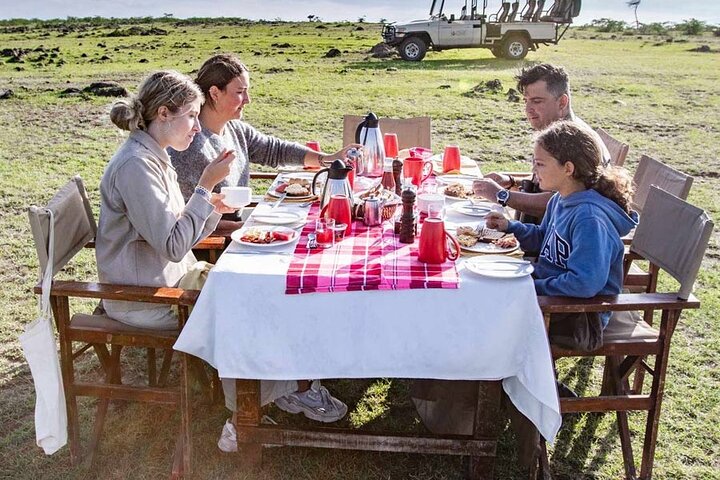 Maasai Mara Hot Air Balloon Safari and Champagne Breakfast