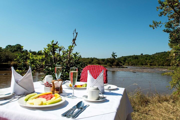 Maasai Mara Hot Air Balloon Safari and Champagne Breakfast