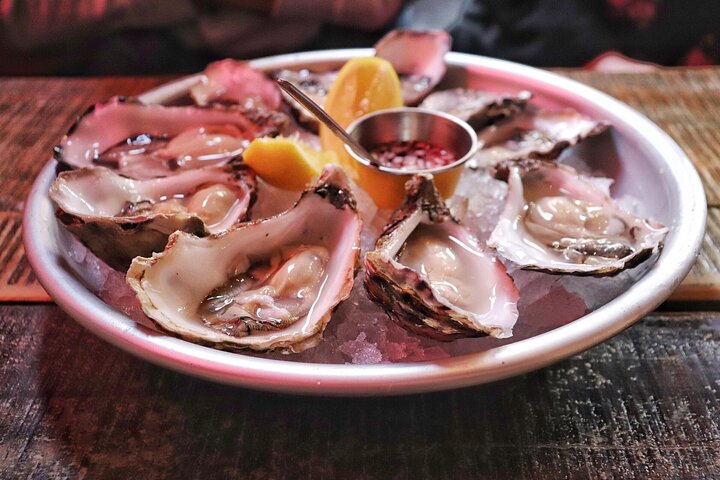 Dublin Historical Centre Food Tour with 7 Food Tastings & Drinks