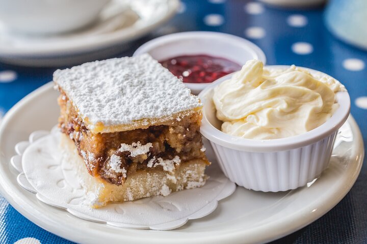 Dublin Historical Centre Food Tour with 7 Food Tastings & Drinks